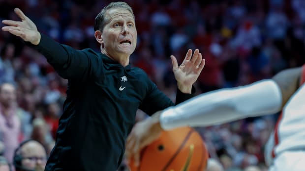Razorbacks coach Eric Musselman on sidelines against Oklahoma